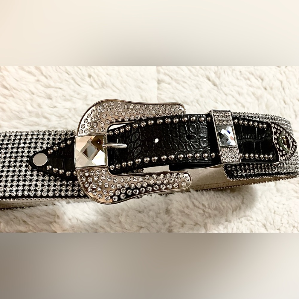 Western Nocona belt. Size medium never worn. Genuine leather.